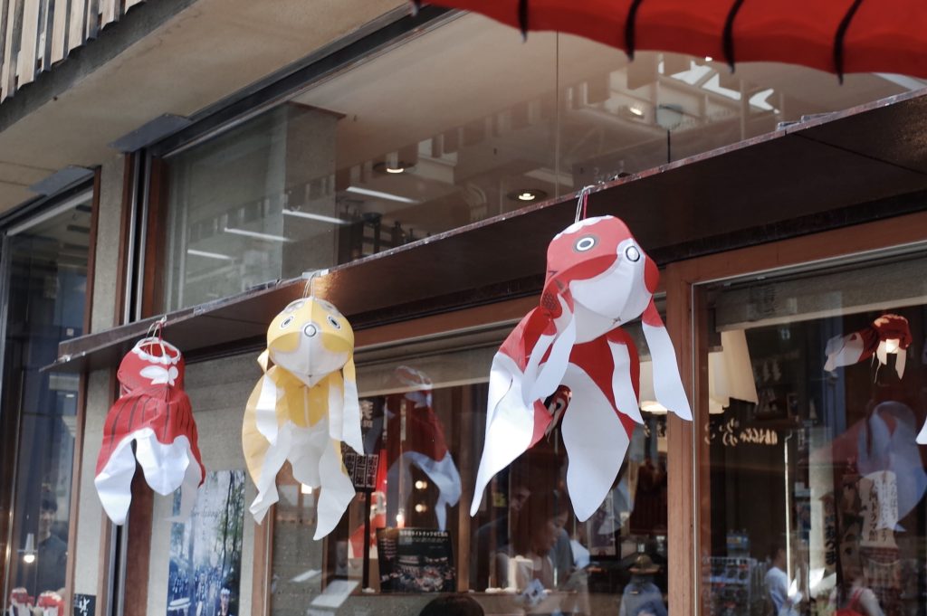 仲見世通りの土産物店